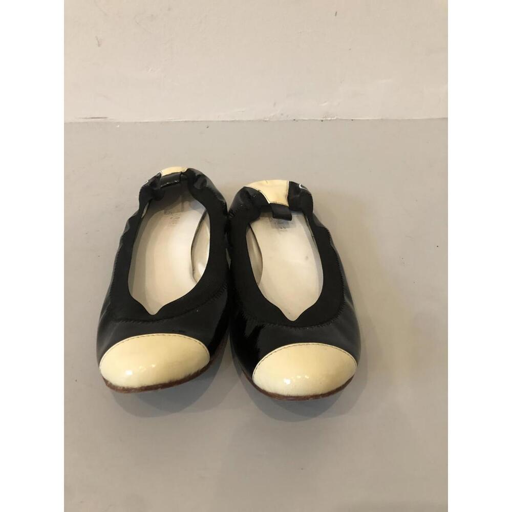 Chic Vintage Chanel Black and Cream Ballet Flats